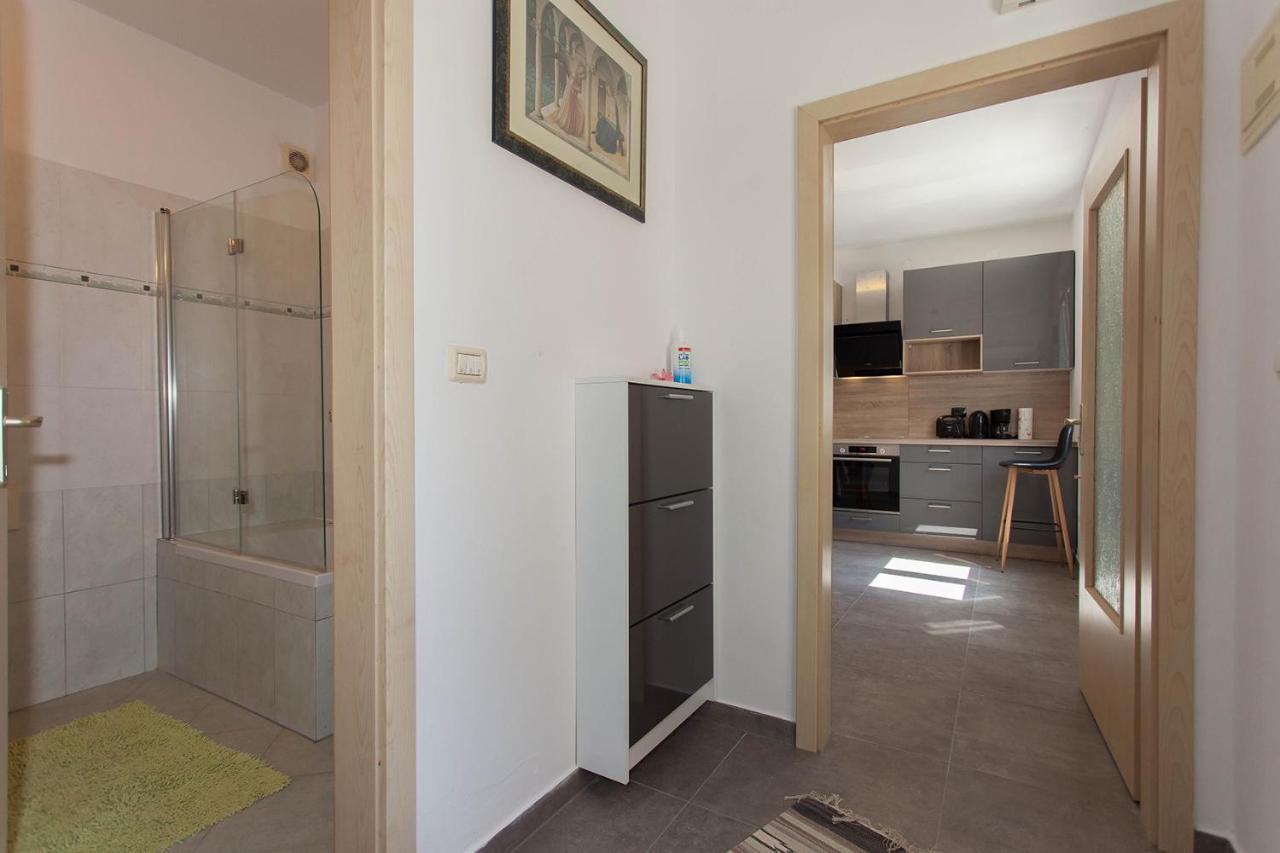 Appartement Viridis à Pula Extérieur photo