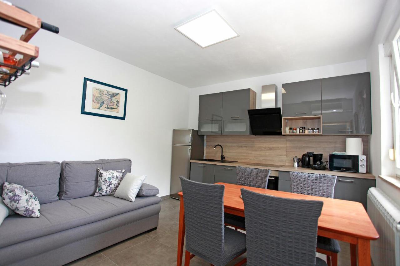 Appartement Viridis à Pula Extérieur photo