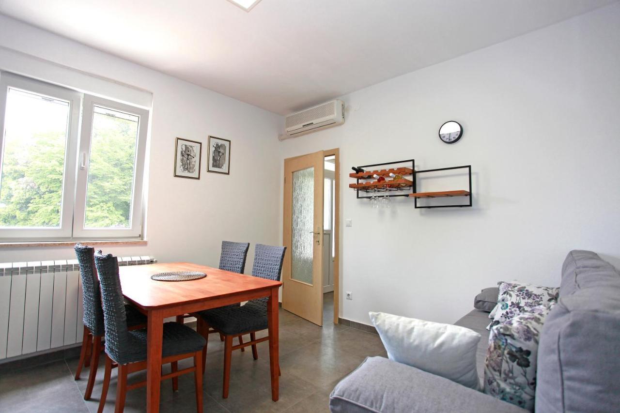 Appartement Viridis à Pula Extérieur photo