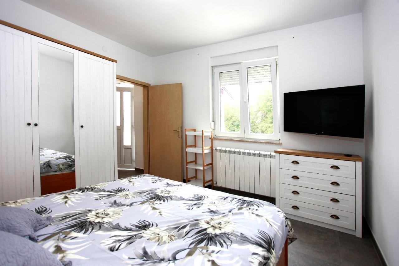Appartement Viridis à Pula Extérieur photo